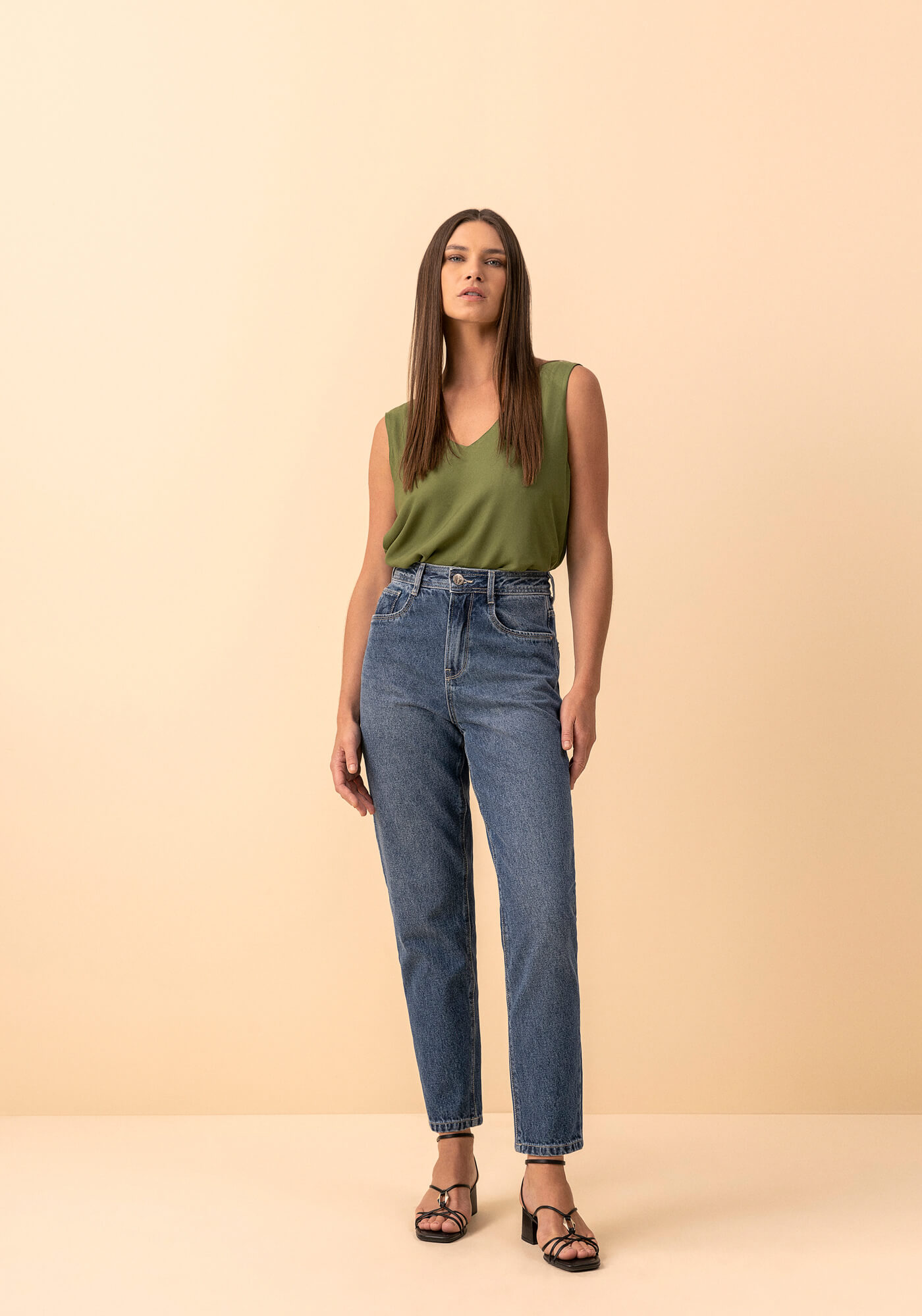 Calça Jeans Mom De Cintura Alta Com Bolsos E Passantes - Lez a Lez